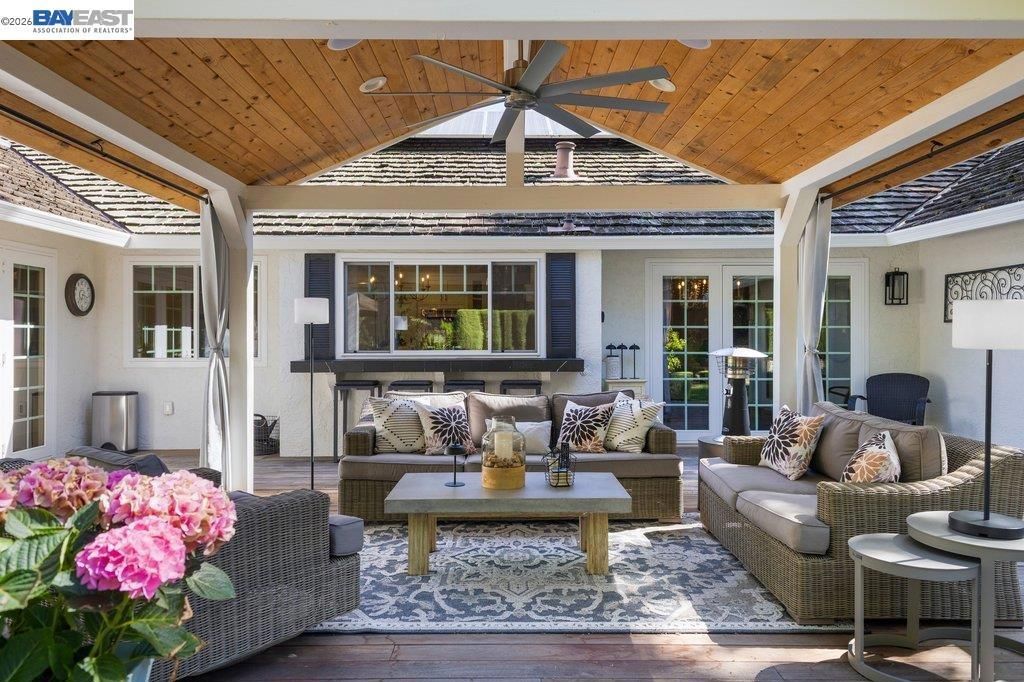 Image 41 of property listing at 2525 Holly Oak Dr, Danville, CA 94506