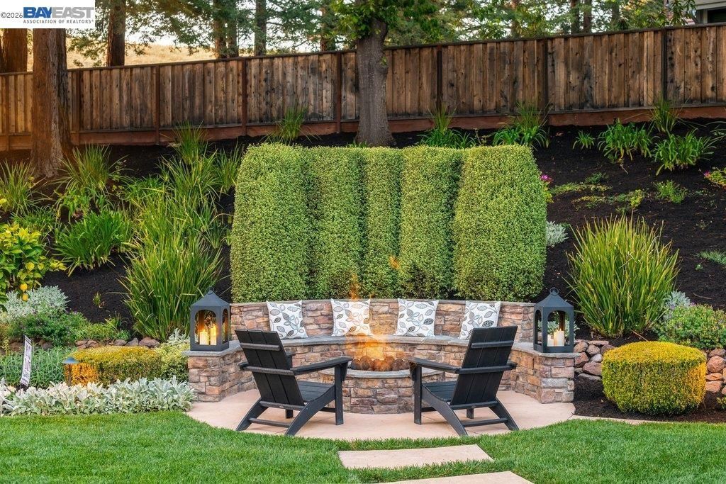 Image 55 of property listing at 2525 Holly Oak Dr, Danville, CA 94506