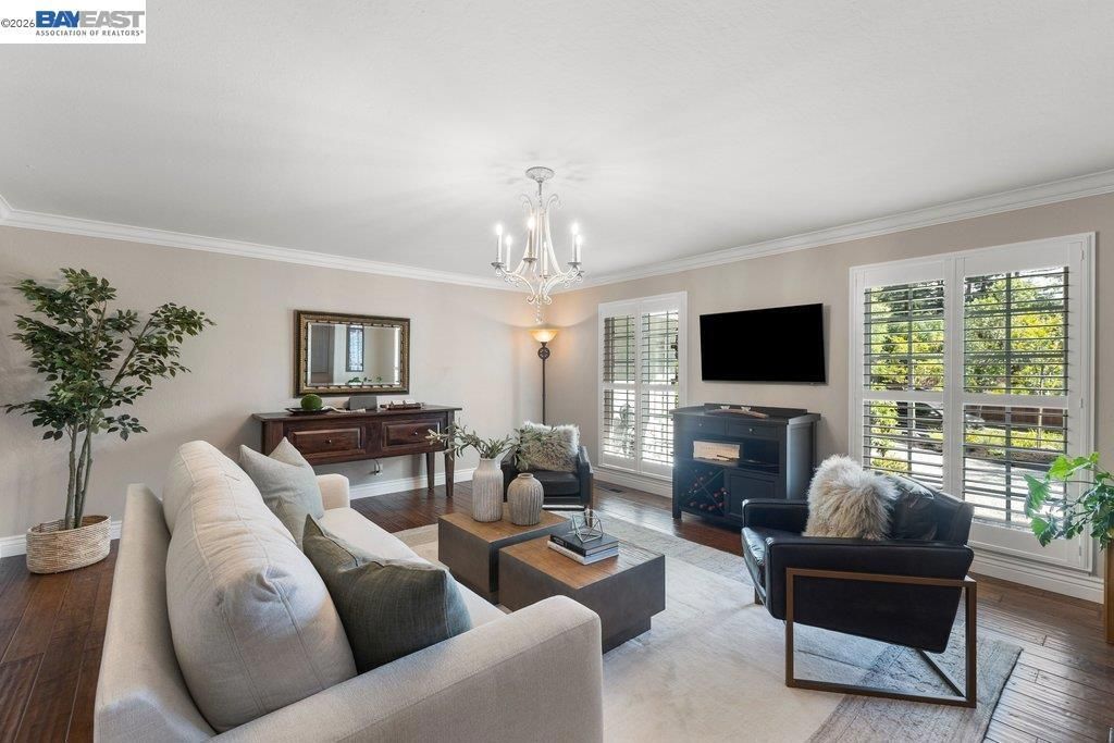 Image 9 of property listing at 2525 Holly Oak Dr, Danville, CA 94506