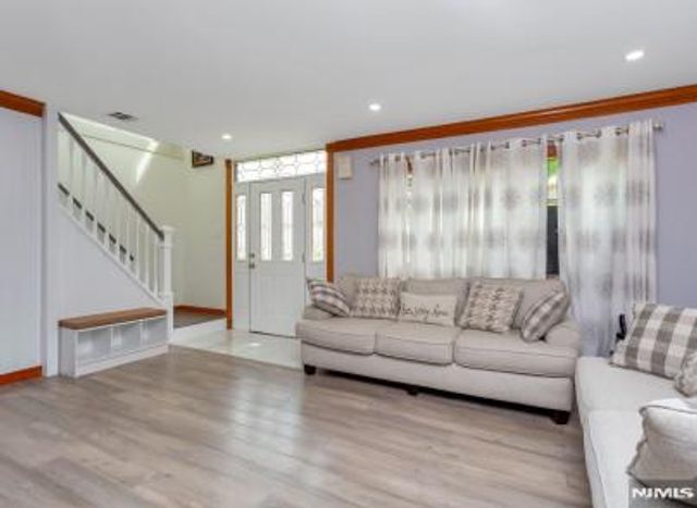 54 Parkway, Rochelle Park, NJ 07662