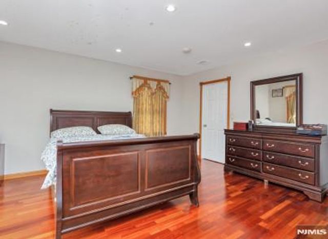 54 Parkway, Rochelle Park, NJ 07662
