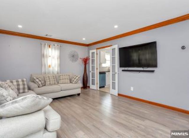 54 Parkway, Rochelle Park, NJ 07662