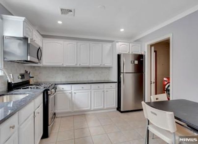 54 Parkway, Rochelle Park, NJ 07662