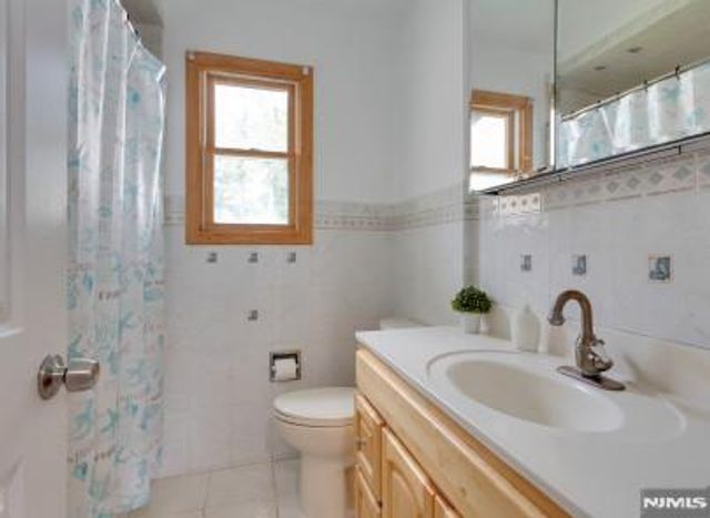54 Parkway, Rochelle Park, NJ 07662