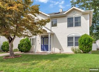 54 Parkway, Rochelle Park, NJ 07662