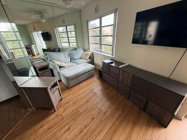 1967 S Ocean Blvd Apt 215C 215-C, Lauderdale By The Sea, FL 33062