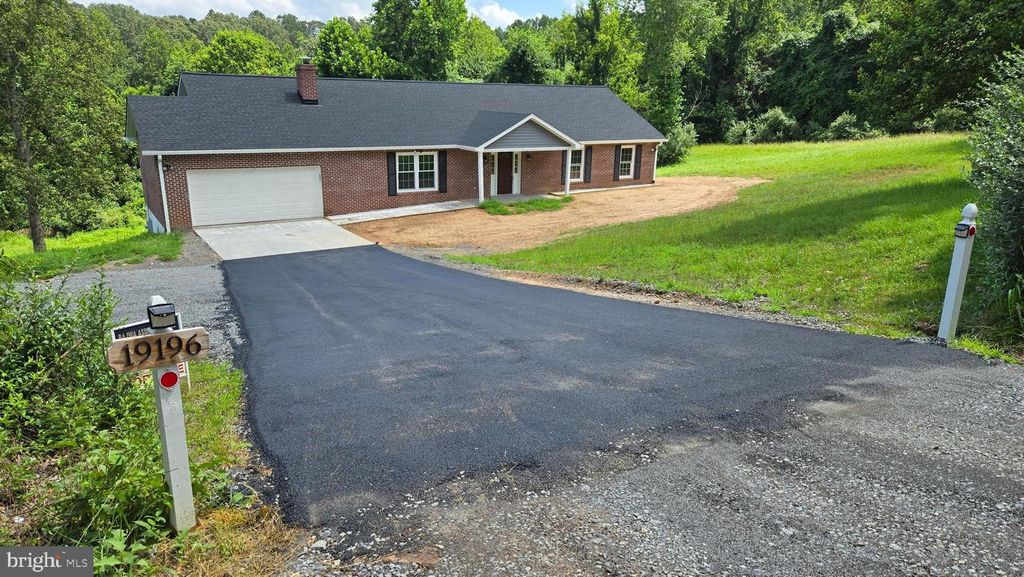 19196 FERGUSON LN, Jeffersonton, VA 22724