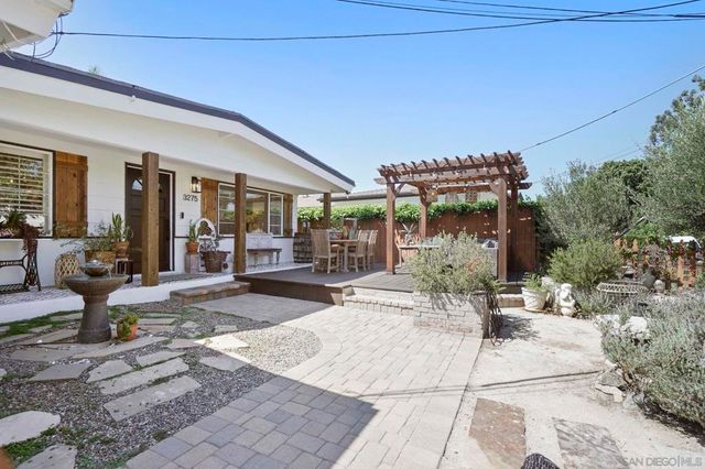 3275 Maezel Ln, Carlsbad, CA 92008