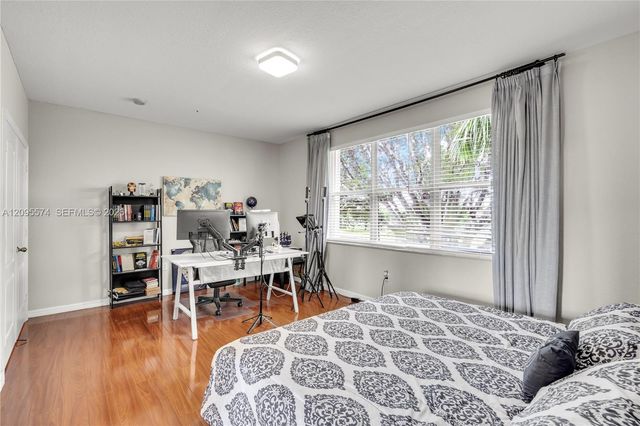 916 NW 135th Terrace, Pembroke Pines, FL 33028