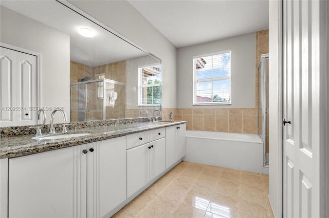 916 NW 135th Terrace, Pembroke Pines, FL 33028