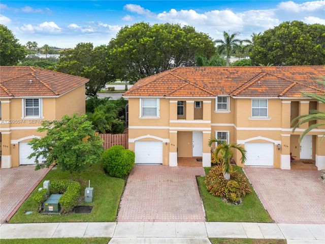 916 NW 135th Terrace, Pembroke Pines, FL 33028