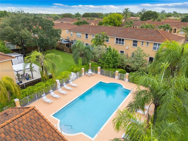 916 NW 135th Terrace, Pembroke Pines, FL 33028