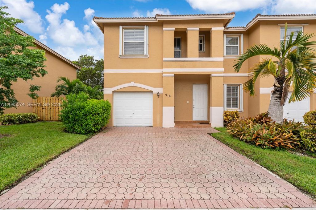 916 NW 135th Terrace, Pembroke Pines, FL 33028