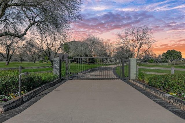 1038 Winner Foster Road, Richmond, TX 77406