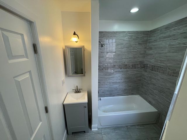 5123 S Indiana Avenue 2, Chicago, IL 60615