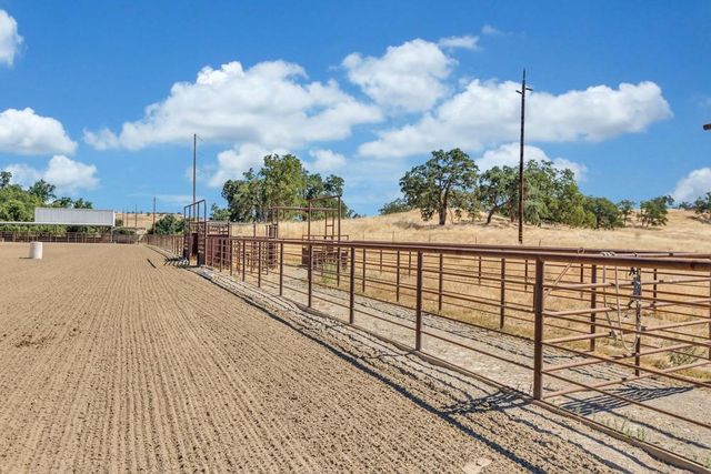 23303 E Buena Vista Rd, Clements, CA 95227