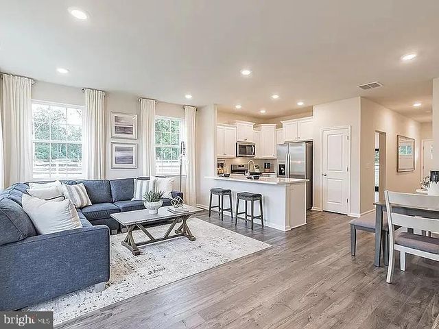 5 KATHERINE DR, Burlington, NJ 08016