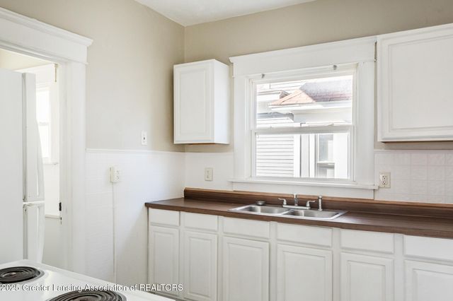 513 W Hillsdale Street, Lansing, MI 48933