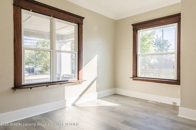 513 W Hillsdale Street, Lansing, MI 48933