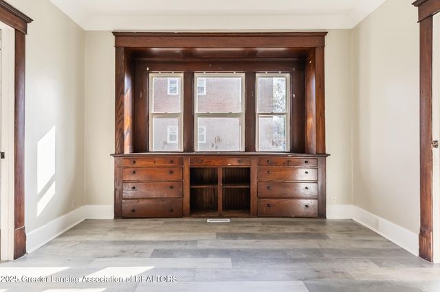 513 W Hillsdale Street, Lansing, MI 48933