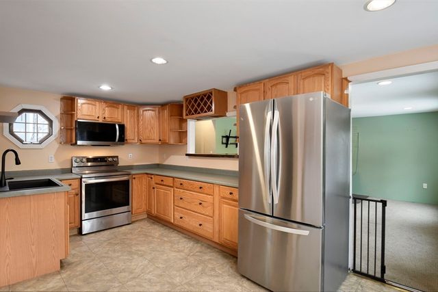 15 Myrtle Ave, Sterling, MA 01564