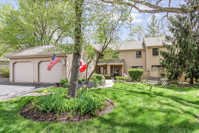 79 Hunt Trail, Lake Barrington, IL 60010