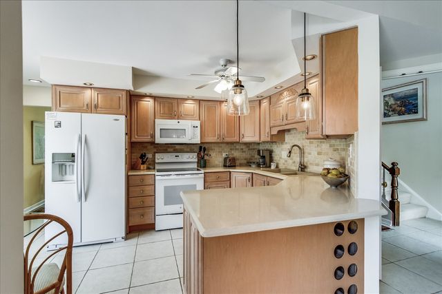 79 Hunt Trail, Lake Barrington, IL 60010