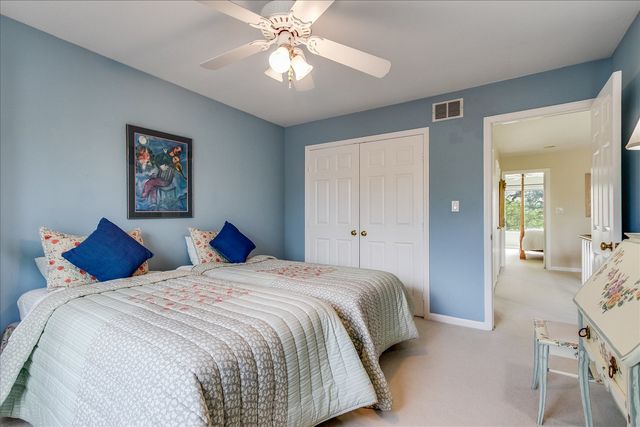 79 Hunt Trail, Lake Barrington, IL 60010