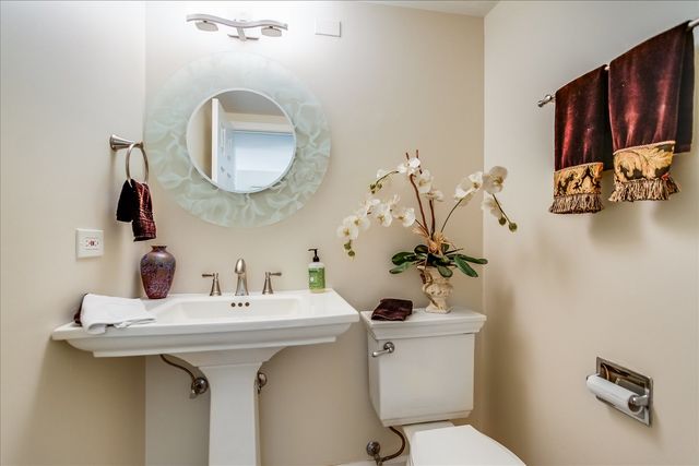79 Hunt Trail, Lake Barrington, IL 60010