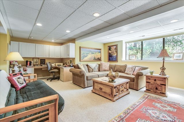 79 Hunt Trail, Lake Barrington, IL 60010