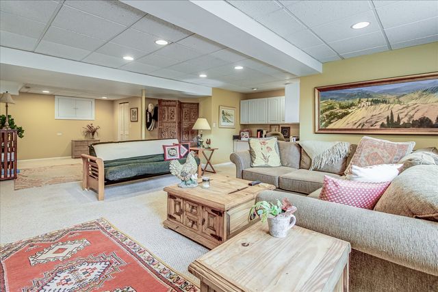 79 Hunt Trail, Lake Barrington, IL 60010