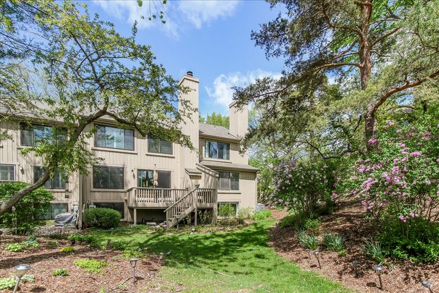 79 Hunt Trail, Lake Barrington, IL 60010