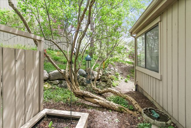 79 Hunt Trail, Lake Barrington, IL 60010