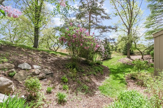 79 Hunt Trail, Lake Barrington, IL 60010