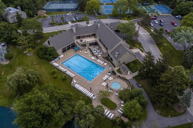 79 Hunt Trail, Lake Barrington, IL 60010