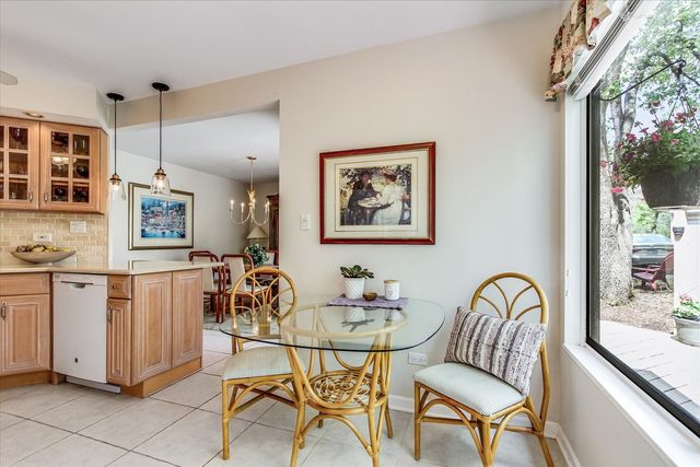 79 Hunt Trail, Lake Barrington, IL 60010