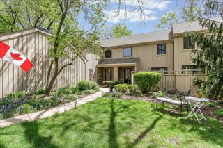 79 Hunt Trail, Lake Barrington, IL 60010
