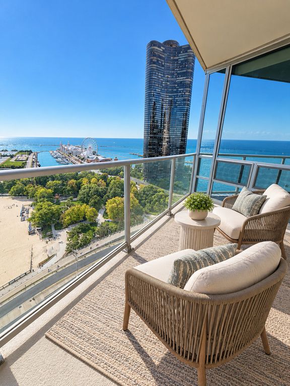 600 N Lake Shore Drive 2011, Chicago, IL 60611 — photo 3