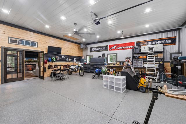 25158 Chaty Lane, Pine Grove Twp, MI 49055