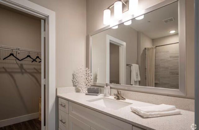 1620 Oak Tree Drive 3210, Houston, TX 77080