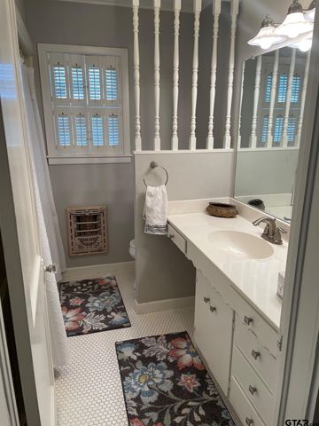 600 Penny ln, Lindale, TX 75771