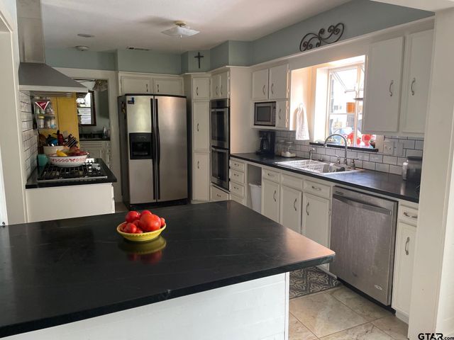 600 Penny ln, Lindale, TX 75771