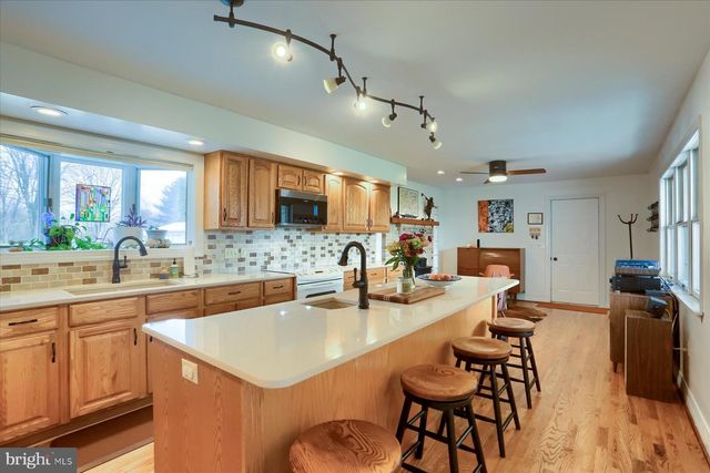 9421 CARLISLE RD, Dillsburg, PA 17019