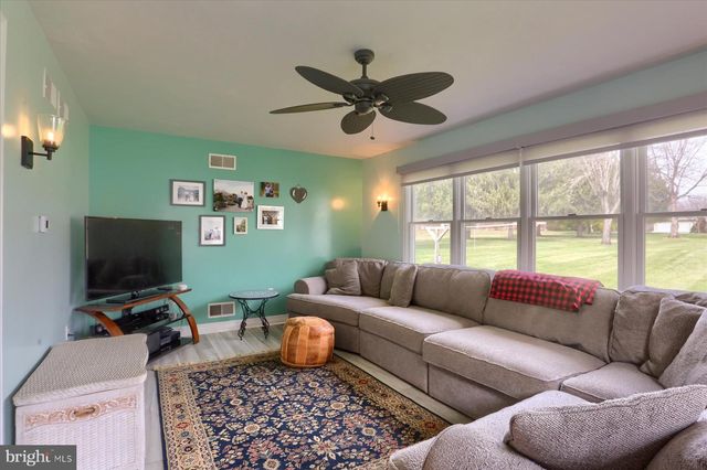 9421 CARLISLE RD, Dillsburg, PA 17019