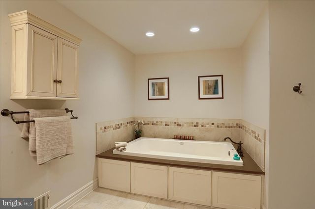 9421 CARLISLE RD, Dillsburg, PA 17019