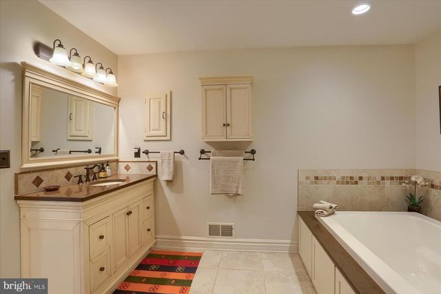 9421 CARLISLE RD, Dillsburg, PA 17019