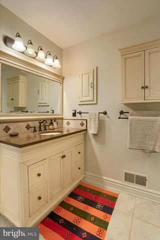 9421 CARLISLE RD, Dillsburg, PA 17019