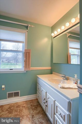 9421 CARLISLE RD, Dillsburg, PA 17019