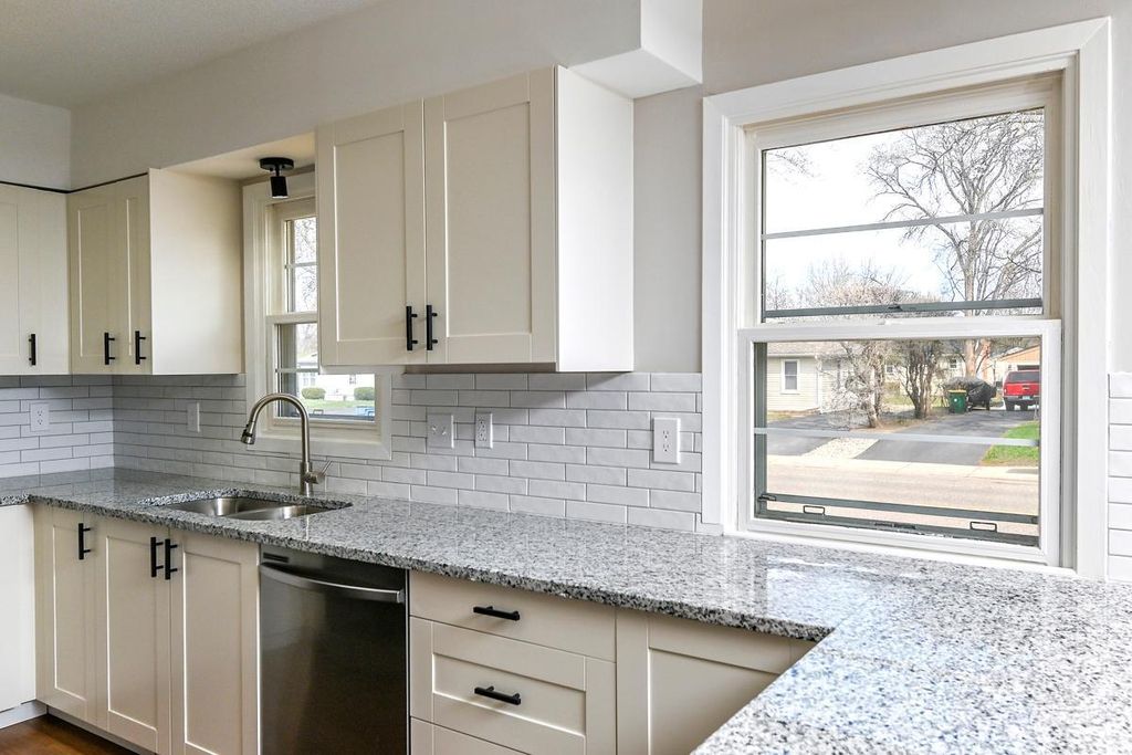 4856 Edgewood Avenue N, Crystal, MN 55428