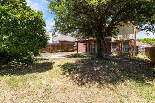 813 Silverbrook Drive, Saginaw, TX 76179